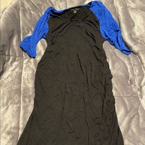 Liz Lange Maternity black dress with blue sleeves size medium